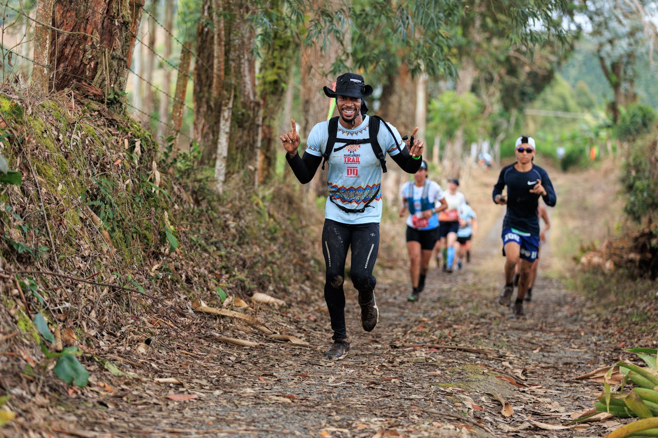 Randonnée ou trail : quel sport choisir selon ton niveau et tes objectifs ?