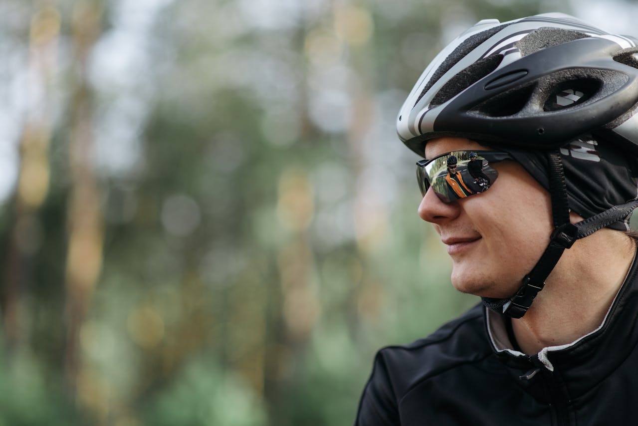 Comment bien choisir ses lunettes de vélo : guide complet pour éviter les erreurs